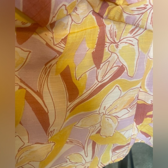 Women’s Nine West Twist Front Puff Sleeve Top - Picture 5 of 9